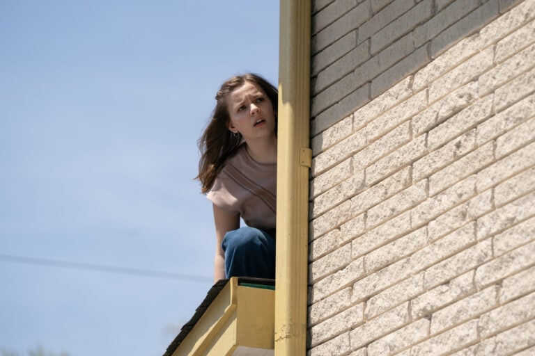 Caption: MAISY STELLA as Audrey Platt in “The End of Oak Street,” a Warner Bros. Pictures release. Photo Credit: Daniel McFadden